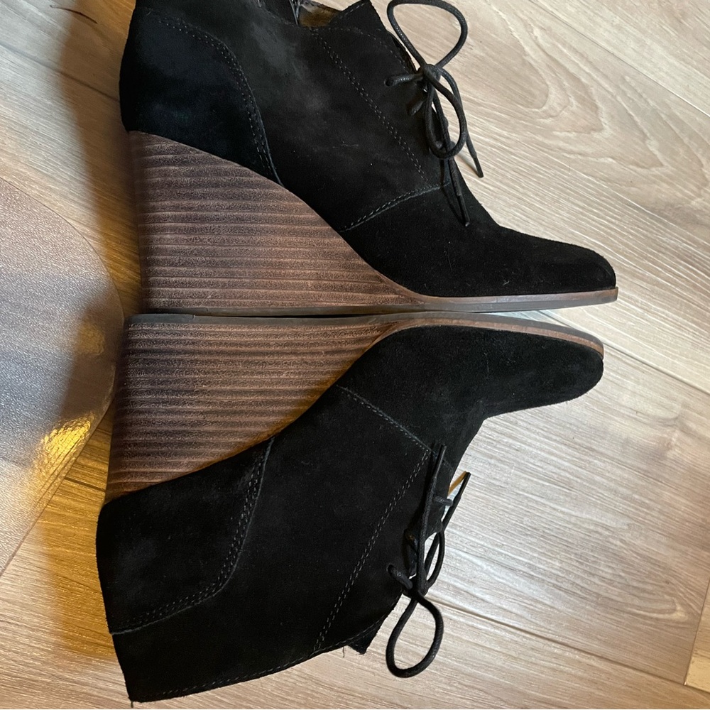 Shoes - Picture 7 of 8